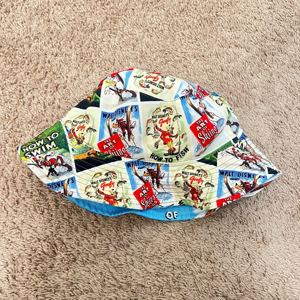 NWOT Disney Goofy anniversary reversible bucket hat